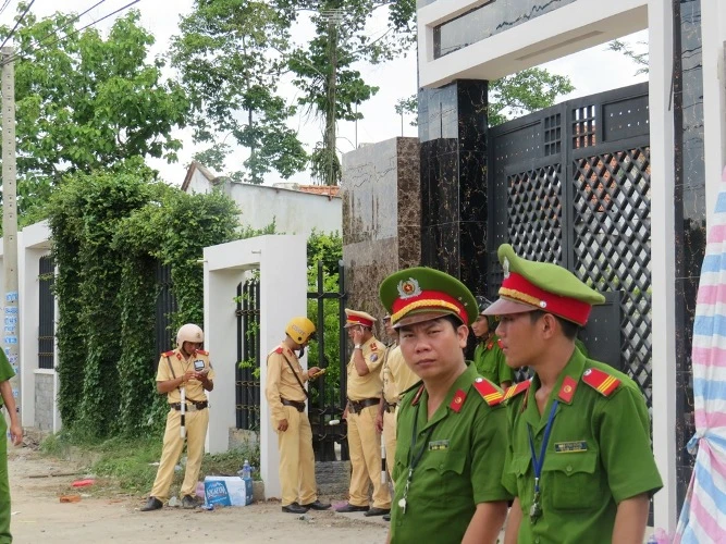 Vụ thảm sát Bình Phước: 'Đêm nay chúng tôi sẽ không ngủ' ảnh 12