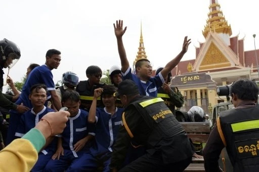 Campuchia bắt giữ nhiều người biểu tình phản đối luật NGO ảnh 1