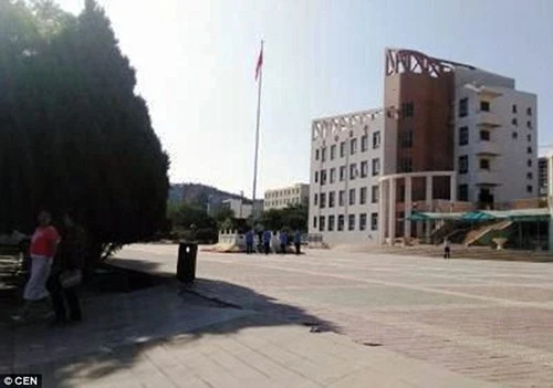 Trung Quốc: Nữ sinh đầu độc 20 bạn học bằng thuốc chuột Trung Quoc: Nu sinh dau doc 20 ban hoc bang thuoc chuot