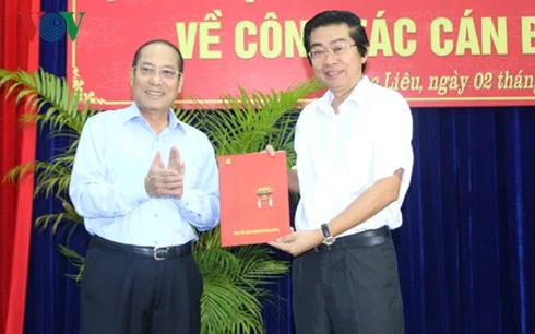Đồng chí Võ Văn Dũng (phải) nhận Quyết định điều động làm Phó Trưởng Ban Nội chính Trung ương. Ảnh VOV Đồng chí Võ Văn Dũng (phải) nhận Quyết định điều động làm Phó Trưởng Ban Nội chính Trung ương. Ảnh VOV