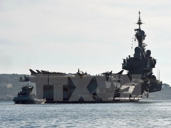 Máy bay Pháp cất cánh từ tàu Charles de Gaulle để tiêu diệt IS ảnh 1