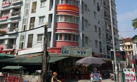 Nam công nhân rơi từ tầng 8 khi đang sơn nhà ảnh 1 Toà chung cư nơi xảy ra sự việc