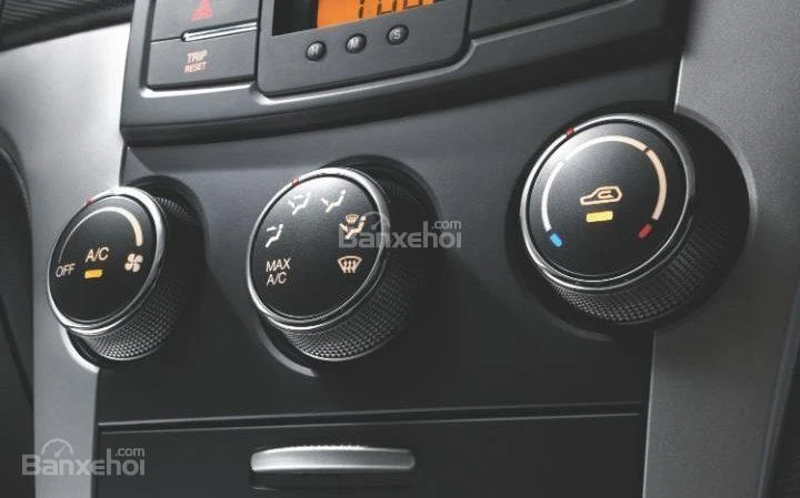 Bật điều hòa xe ô tô sẽ rất 'ngốn' xăng Bật điều hòa xe ô tô sẽ rất 'ngốn' xăng?