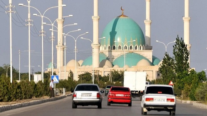 10. Những gì miễn phí luôn được đón nhận nồng nhiệt. Hãy đến Turkmenistan để được lái xe mà chẳng phải bận tâm về giá xăng khi được hưởng tới 120 lít nhiên liệu miễn phí trong một tháng. 10. Những gì miễn phí luôn được đón nhận nồng nhiệt. Hãy đến Turkmenistan để được lái xe mà chẳng phải bận tâm về giá xăng khi được hưởng tới 120 lít nhiên liệu miễn phí trong một tháng.