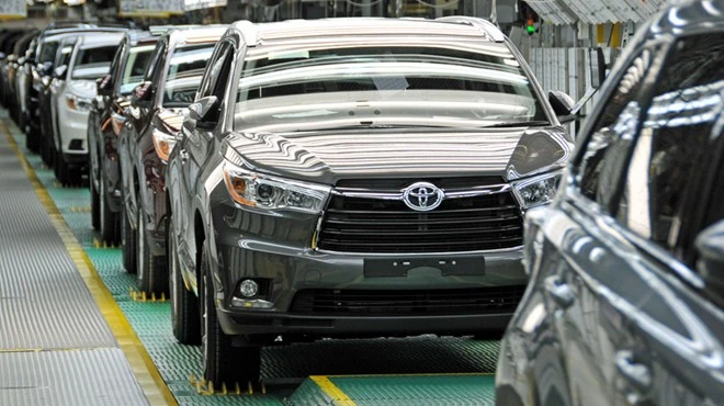 3. Toyota là nhà sản xuất xe hơi lớn nhất thế giới với hơn 13.000 chiếc được sản xuất mỗi ngày. 3. Toyota là nhà sản xuất xe hơi lớn nhất thế giới với hơn 13.000 chiếc được sản xuất mỗi ngày.