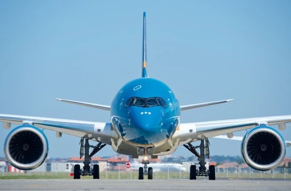 Siêu máy bay A350 gặp sự cố phải quay lại sân bay Nội Bài ảnh 1