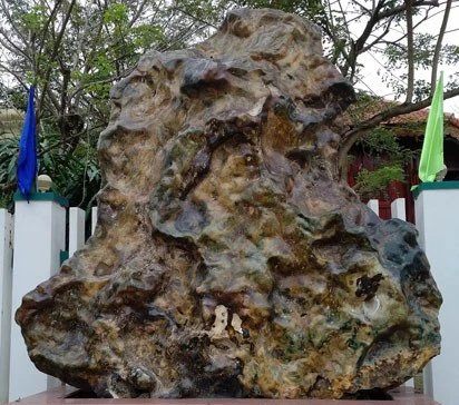 Báu vật đá quý 14 tấn của đại gia Quảng Nam ảnh 1 Báu vật đá quý 14 tấn của đại gia Quảng Nam ảnh 1