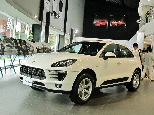 Porsche bắt đầu nhận đặt hàng xe Macan phiên bản 2.0 tại Việt Nam ảnh 3 Porsche bắt đầu nhận đặt hàng xe Macan phiên bản 2.0 tại Việt Nam ảnh 3
