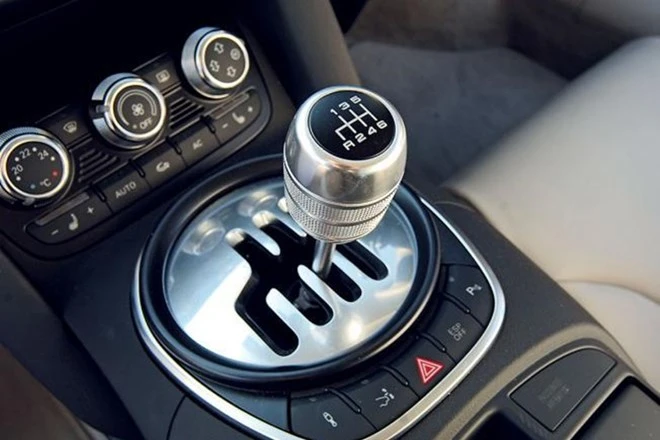 5 điều bạn không bao giờ được làm khi lái xe số sàn ảnh 1 Hộp số là một bộ phận có cấu tạo rất phức tạp