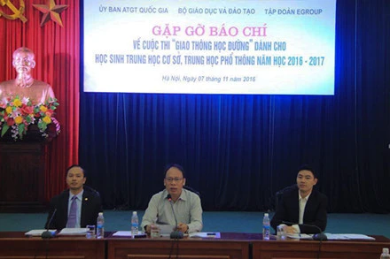 Ban Tổ chức trả lời các câu hỏi, giải đáp thông tin trong buổi họp báo. Học sinh có thể được miễn thi sát hạch lý thuyết Giấy phép lái xe hạng A1 ảnh 1