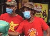 Bao gạo nghĩa tình của anh em CĐV Việt Nam tặng bà con nghèo 