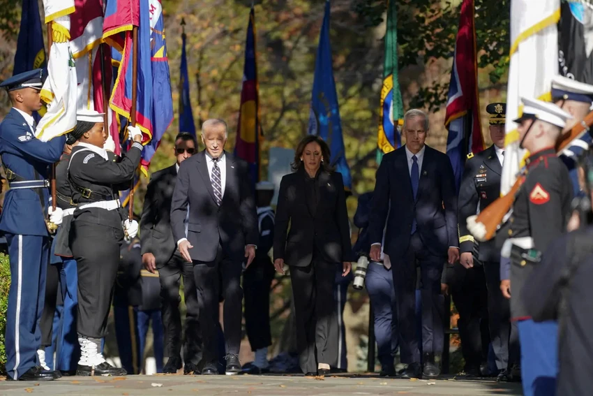 Biden, Harris tới nghĩa trang Arlington.jpg