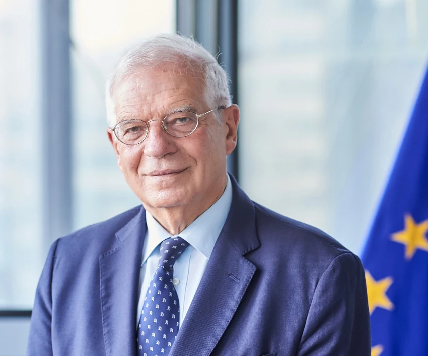 Josep Borrell_Châu Âu trong vòng cung lửa.jpg