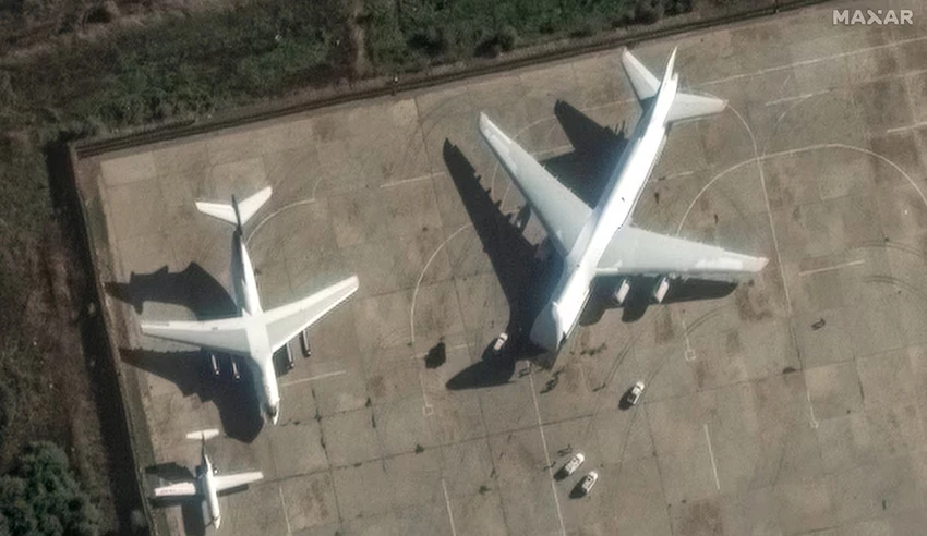 An-124 ở căn cứ không quân Hmeimim của Nga ở Syria 131224.jpg