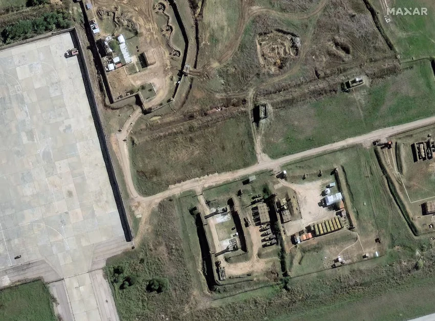 S-400 ở căn cứ không quân Hmeimim của Nga ở Syria 131224.jpg