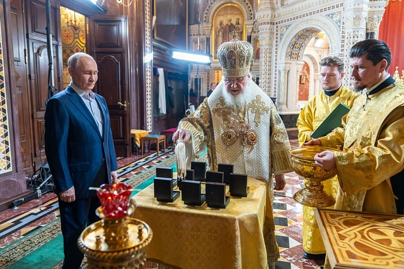 Tổng thống Putin tham gia lễ cầu nguyện giáng sinh Chính thống giáo Nga tại nhà thờ Chúa Cứu thế.jpeg