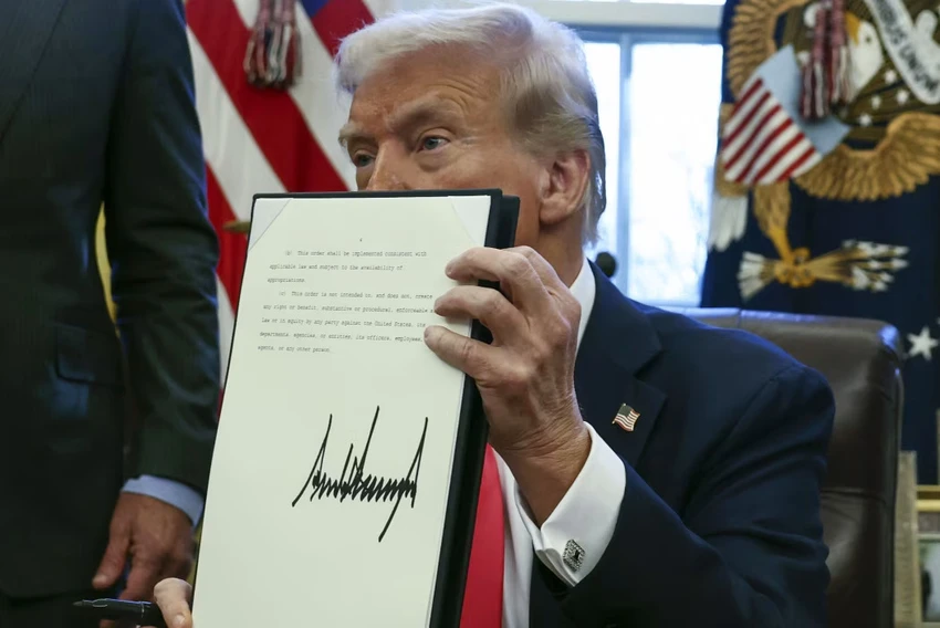 Tổng thống Trump sắp tuyên bố tiếng Anh là ngôn ngữ chính thức.jpg