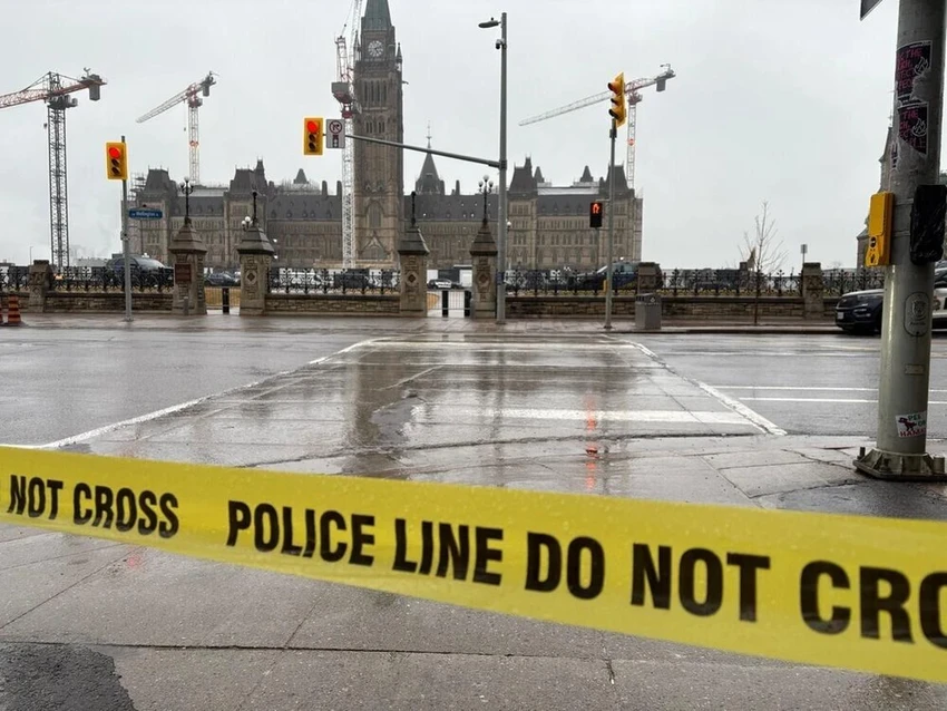 Lực lượng an ninh Canada phong toả Toà nhà Quốc hội_1.jpg