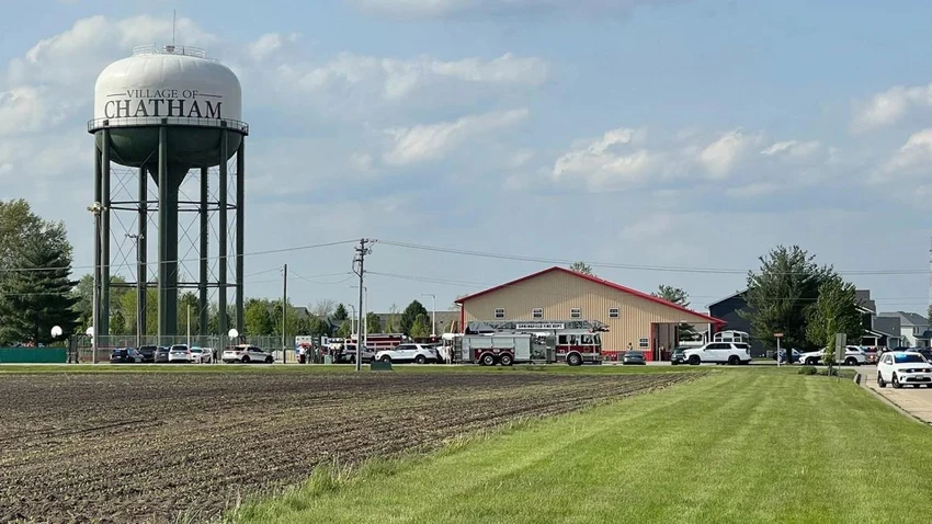 Ô tô lao qua hội trại ngoại khoá dành cho học sinh ở Chatham, Illinois.jpg