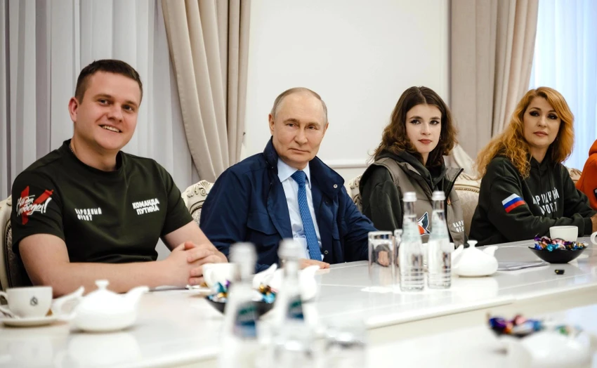 Tổng thống Putin tới thăm tỉnh Kursk 20-5_Nga tố Ukraine tăng cường tấn công UAV vào Kursk khi ông Putin tới thăm.jpg