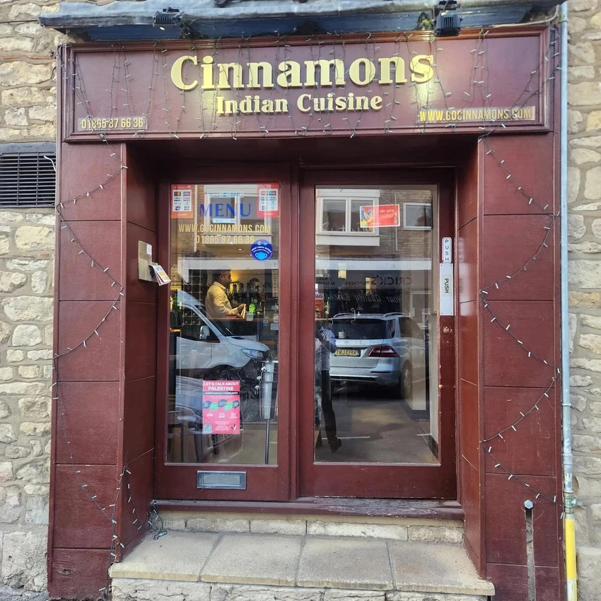 Nhà hàng Ấn Độ Cinnamons ở Anh phải đóng cửa vì bị phàn nàn cà ri nặng mùi.jpg