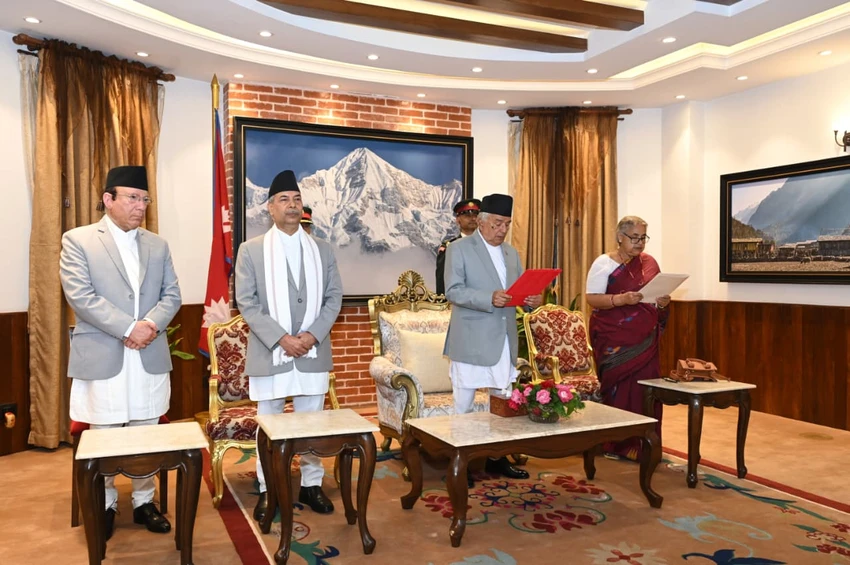 Nepal bổ nhiệm thủ tướng lâm thời.jpeg
