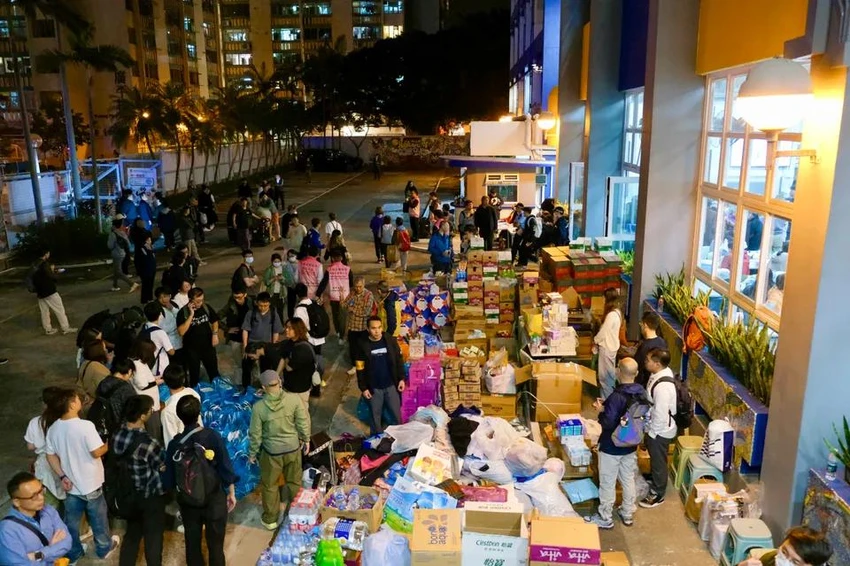 2711 Tất bật cứu chữa, hỗ trợ nạn nhân hoả hoạn kinh hoàng ở Hong Kong_10.jpg