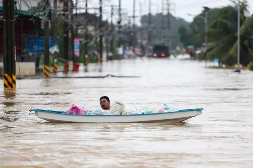 2711 Thái Lan dốc toàn lực, điều cả tàu sân bay hỗ trợ vùng bị lũ lụt ở miền nam_1.jpg