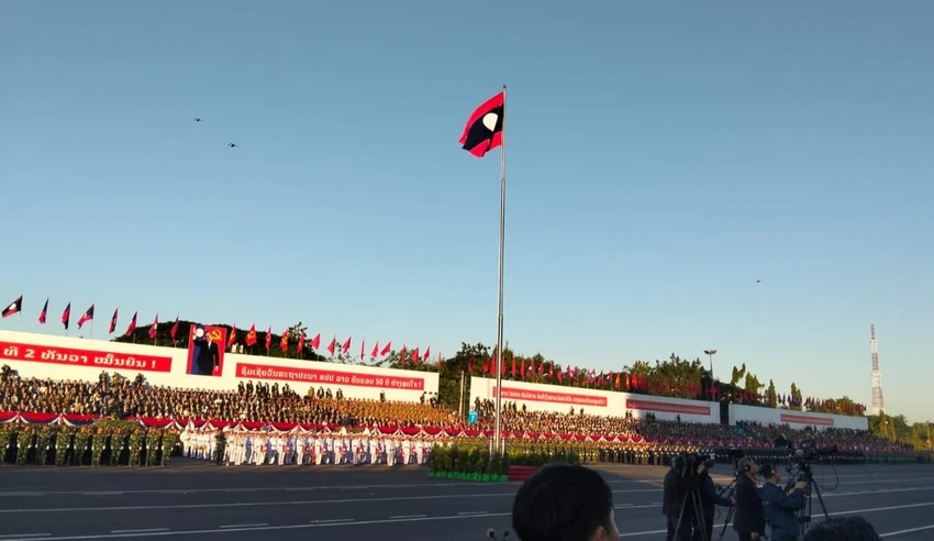0212 Lễ diễu binh, diễu hành kỷ niệm 50 năm Quốc khánh Lào_1.jpg