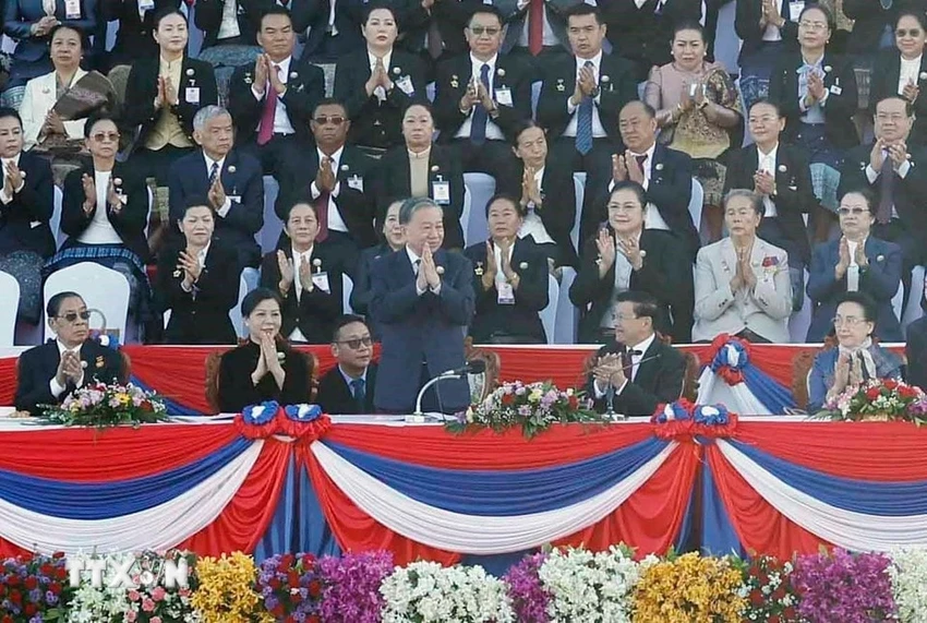 0212 Lễ diễu binh, diễu hành kỷ niệm 50 năm Quốc khánh Lào_TTXVN.jpg