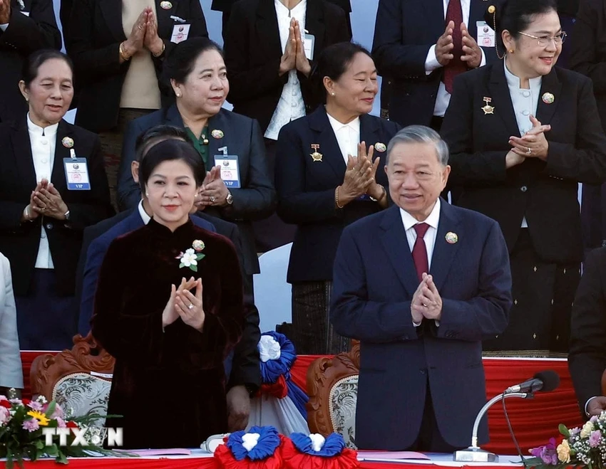 0212 Lễ diễu binh, diễu hành kỷ niệm 50 năm Quốc khánh Lào_ TTXVN.jpg