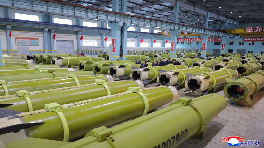 2612 Ông Kim úp mở mục tiêu mở rộng, hiện đại hoá tên lửa Triều Tiên trong 5 năm tới.png