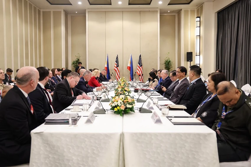 Mỹ-Philippines ra tuyên bố chung, nhắc tới eo biển Đài Loan, Nhật, ASEAN