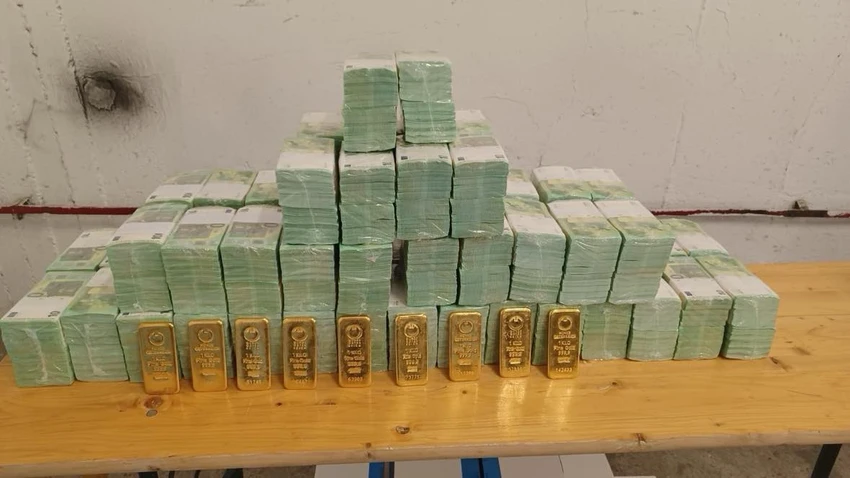 0703 Toàn cảnh vụ Hungary bắt 7 người Ukraine cùng hơn 80 triệu USD tiền mặt, vàng_1.jpg