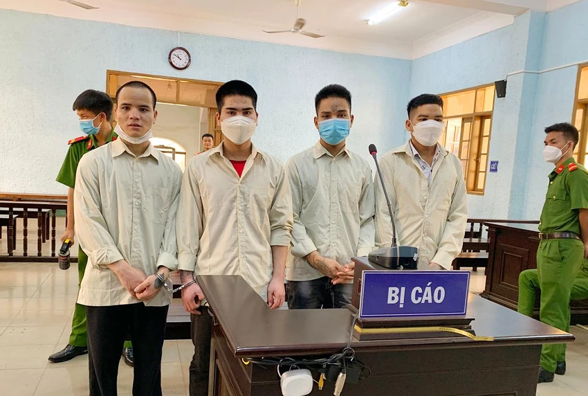 Bốn bị cáo bị tòa tuyên tổng mức án 37 năm tù về tội giết người.