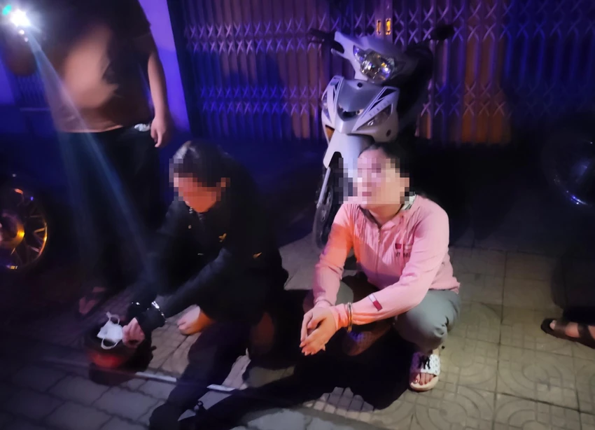 N cùng đồng bọn bị công an bắt giữ sau 2 giờ nhận được trình báo.