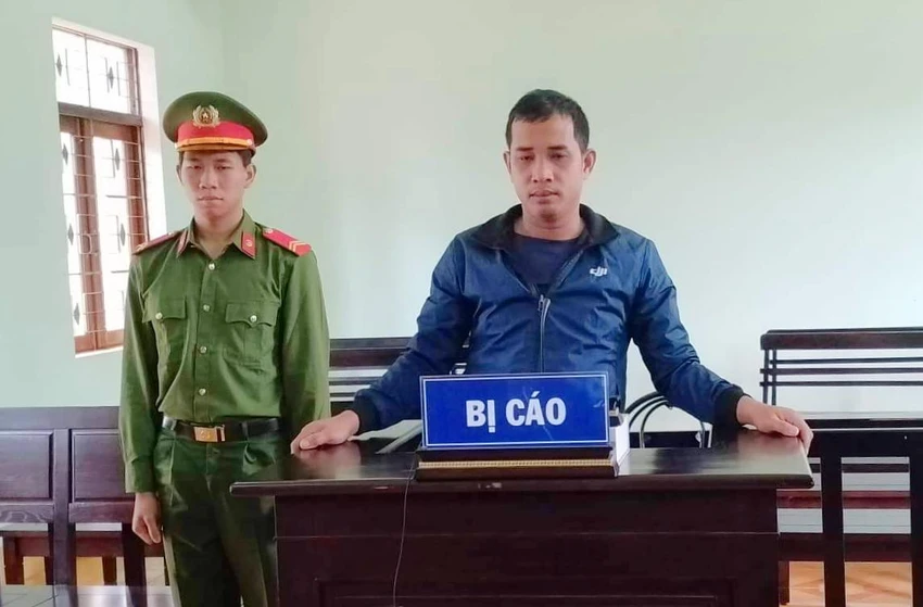 Bị cáo Trần Công Vinh tại TAND huyện Chư Prông trong phiên xét xử phúc thẩm bằng hình thức trực tuyến. Bị cáo Trần Công Vinh tại TAND huyện Chư Prông trong phiên xét xử phúc thẩm bằng hình thức trực tuyến.