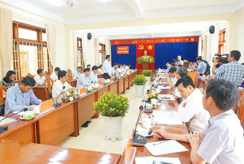 Chong_lan-dat-giưa-hai_tinh_Kon_Tum_Quang_Nam 5 (2).jpg