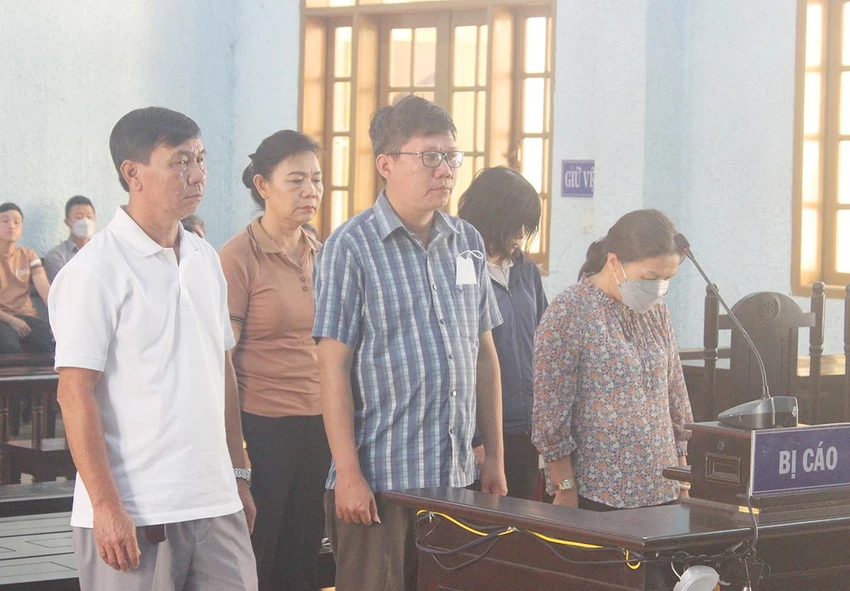 Các bị cáo tại tòa. Ảnh: TS Các bị cáo tại tòa. Ảnh: TS