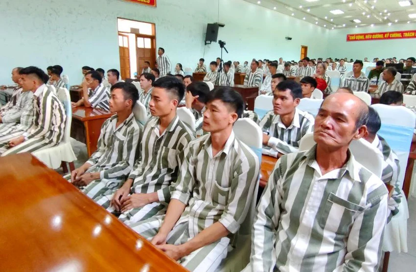 Phạm nhân háo hức chờ quyết định đặc xá. Ảnh: LK Phạm nhân háo hức chờ quyết định đặc xá. Ảnh: LK