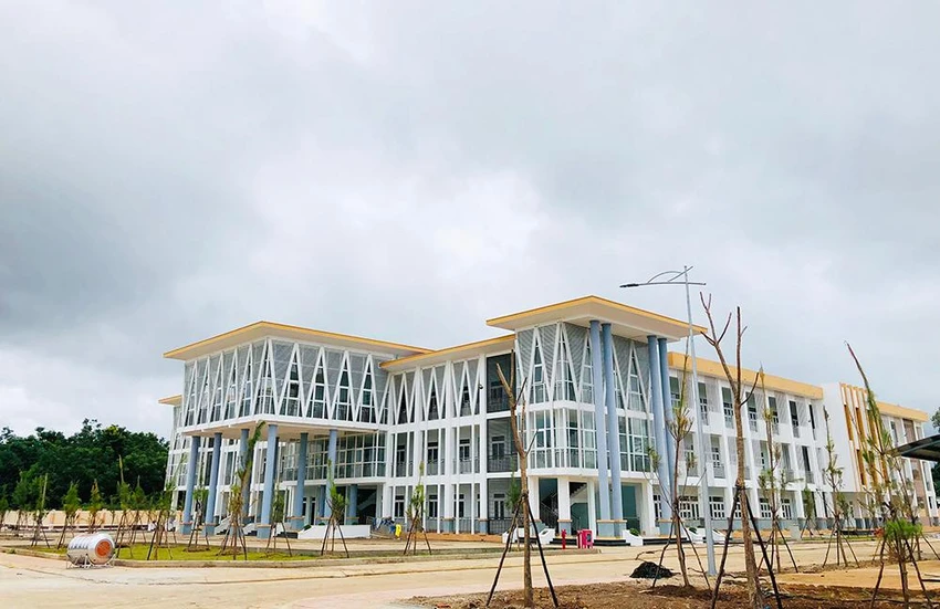 Quá trình xây dựng Trường THPT Nguyễn Bỉnh Khiêm cũng chậm tiến độ. Ảnh: TH. Quá trình xây dựng Trường THPT Nguyễn Bỉnh Khiêm cũng chậm tiến độ. Ảnh: TH.
