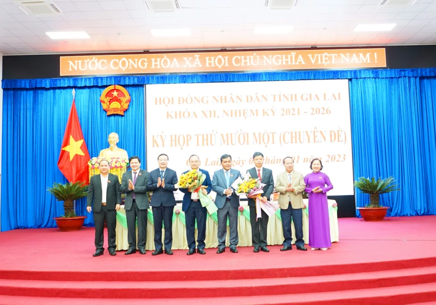 Ông Nguyễn Hữu Quế và Dương Mah Tiệp được bầu làm Phó chủ tịch UBND tỉnh. Ảnh: LK Ông Nguyễn Hữu Quế và Dương Mah Tiệp được bầu làm Phó chủ tịch UBND tỉnh. Ảnh: LK