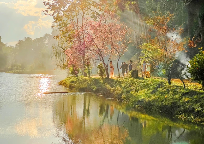 Du khách đến với Măng Đen có những trải nghiệm thú vị, cảnh đẹp hoang sơ. Du khách đến với Măng Đen có những trải nghiệm thú vị, cảnh đẹp hoang sơ.