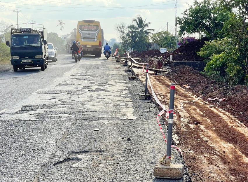 Quốc lộ 19 đoạn qua huyện Mang Yang. Ảnh: LK. Quốc lộ 19 đoạn qua huyện Mang Yang. Ảnh: LK.