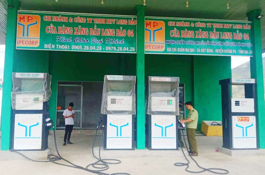 Cửa hàng Xăng dầu Long Bảo. Ảnh: AH. Cửa hàng Xăng dầu Long Bảo. Ảnh: AH.