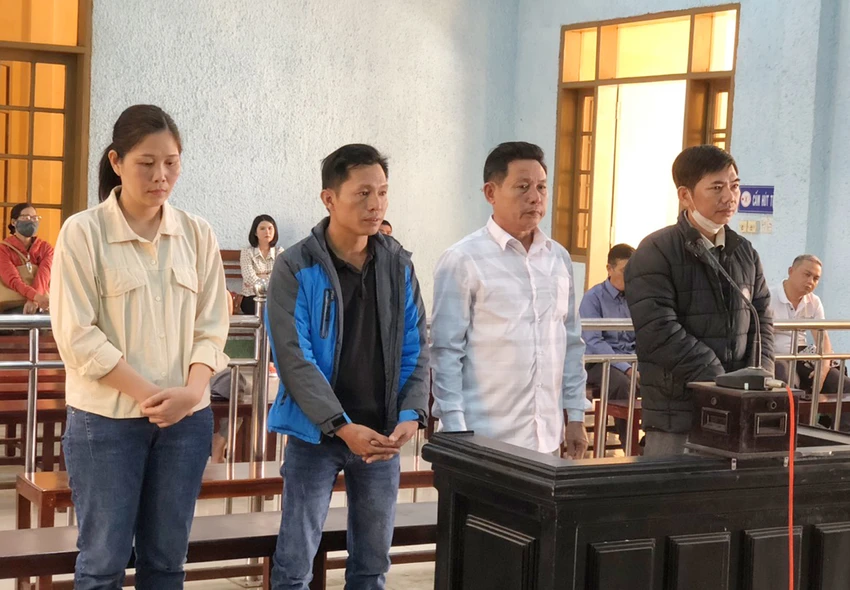 Các bị cáo tại tòa. Ảnh: TS. Các bị cáo tại tòa. Ảnh: TS.