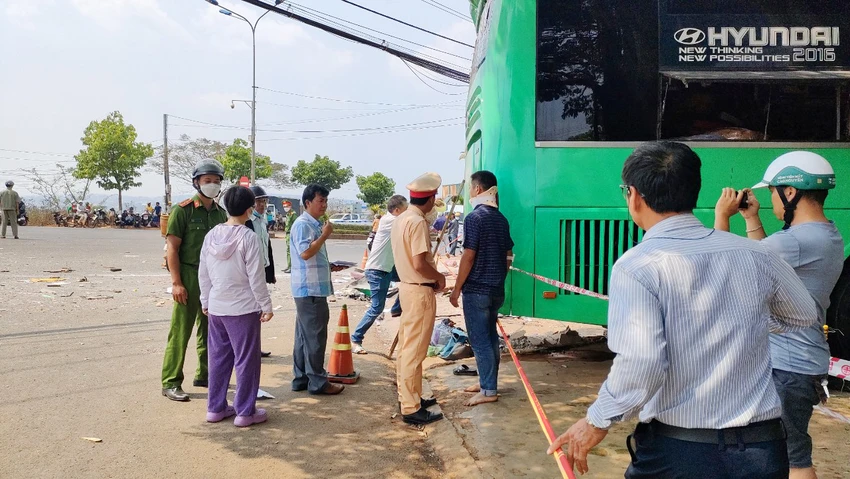 Lực lượng công an có mặt tại hiện trường. Ảnh: LK. Lực lượng công an có mặt tại hiện trường. Ảnh: LK.