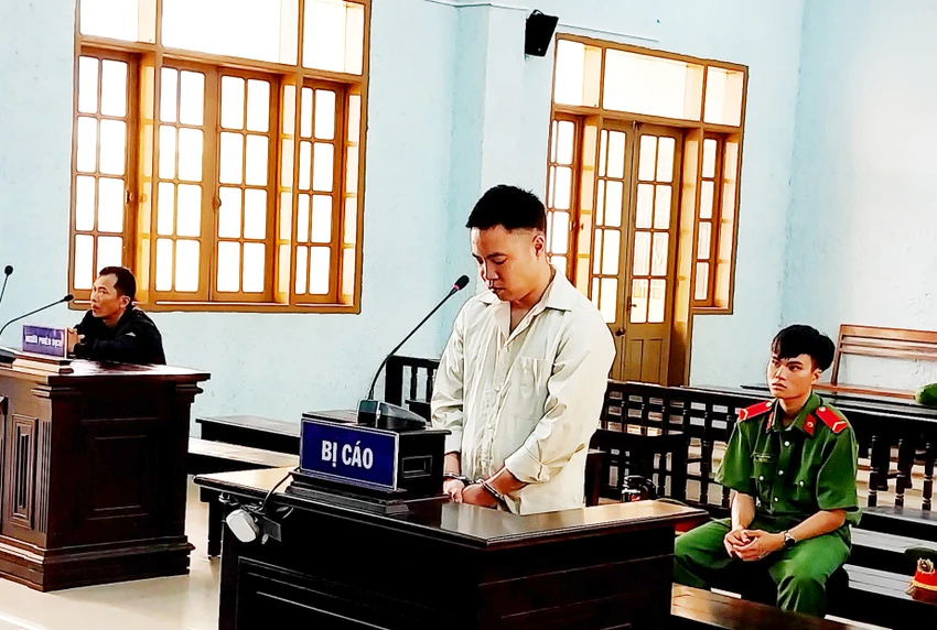 Bị cáo Nguyễn Kế Tuấn lừa đảo chiếm đoạt hơn 1,6 tỉ đồng. Ảnh: TS Bị cáo Nguyễn Kế Tuấn lừa đảo chiếm đoạt hơn 1,6 tỉ đồng. Ảnh: TS