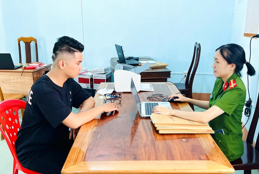 Phước trình diện tại cơ quan công an. Ảnh: CACC. Phước trình diện tại cơ quan công an. Ảnh: CACC.