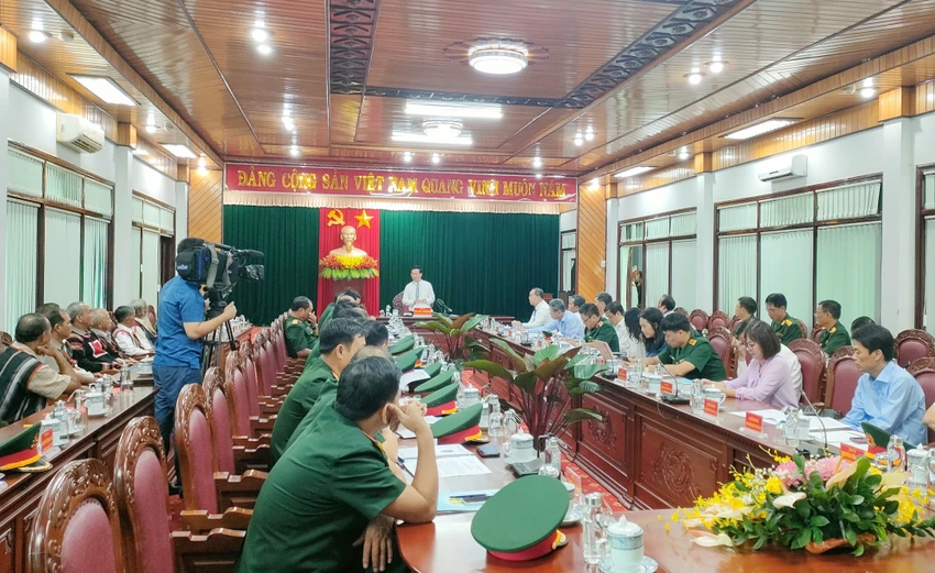 Chủ tịch nước làm việc với Binh đoàn 15. Ảnh: LK. Chủ tịch nước làm việc với Binh đoàn 15. Ảnh: LK.